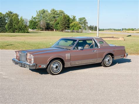 1982 lincoln continental mark vi.